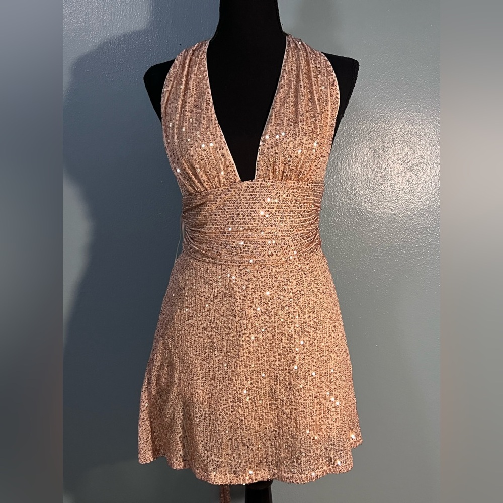 NWT Sparkling Sequin halter Dress in rose gold